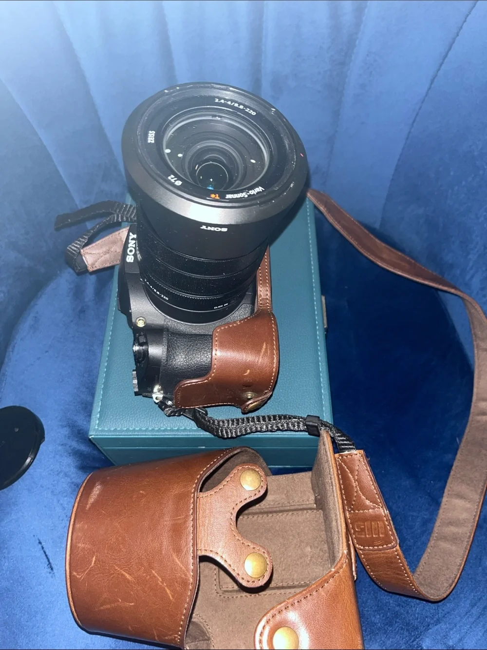 Sony RX10 III Black Compact Bridge Camera with Leather Strap, Case AND Charger!